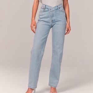 ABERCROMBIE & FITCH 4 The DAD light wash crossover Curve Love relaxed fit jean